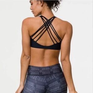 Onzie Chic Strappy Back Athletic Bra - Black Size 1X EUC